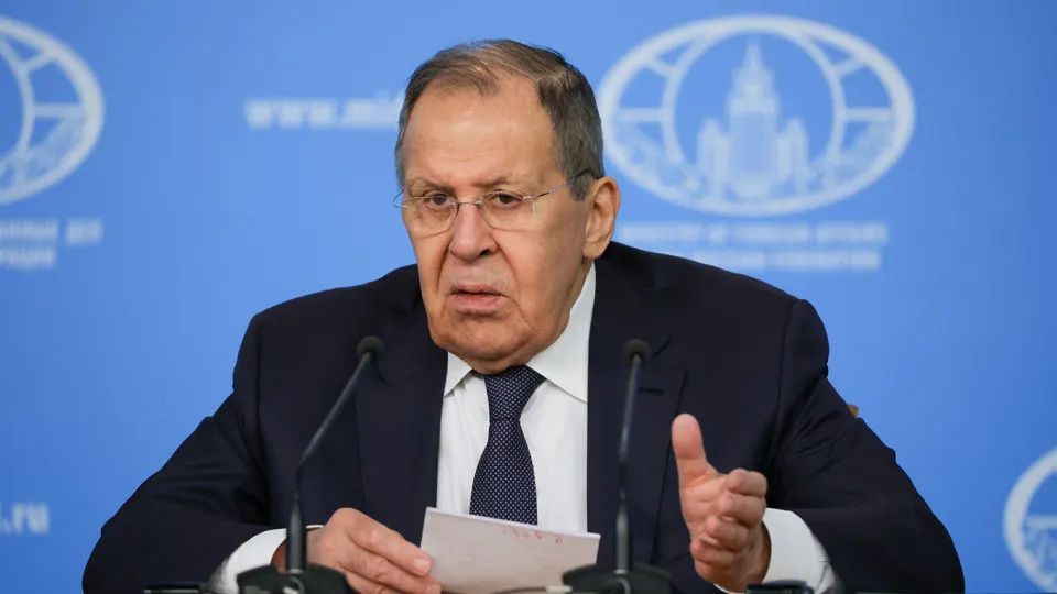 Глава МИД заявил, что европейские страны требуют немедленного прекращения огня, переговоров и компенсаций, что, по его мнению, подрывает доверие и повышает риск прямого столкновения между НАТО и Россией. Он предложил переход к общеконтинентальной архитектуре безопасности и восстановление доверия практическими шагами.