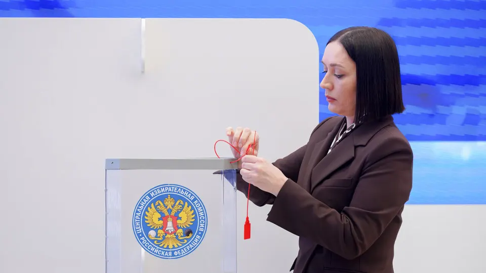 По данным ВЦИОМ, более половины опрошенных не ориентируются в точной дате выборов, однако две трети заявляют о намерении принять участие в голосовании. Партии сохраняют расстановку сил: «Единая Россия» лидирует, системная оппозиция держится на уровне 10–11%.