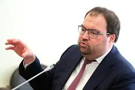 Глава Минцифры сообщил на IT‑завтраке ПМЭФ‑2026, что встраивание механизмов проверки возраста пользователей в платформы — вопрос «ближайшей повестки», ведомство изучает зарубежный опыт.