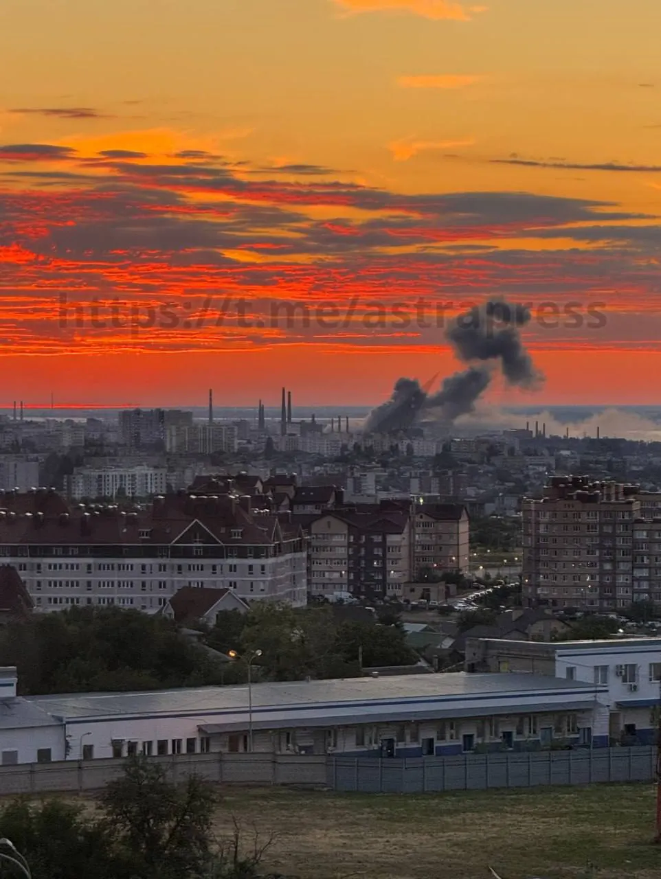 За ночь — удар по производственному объекту в Волгограде, ПВО уничтожили сотни БПЛА, жертвы в Запорожье и Сумской области, эвакуация детей из «Артека» и внесение структур Гарварда в реестр нежелательных.
