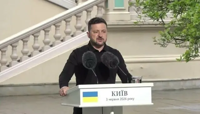 Президент Украины заявил о готовности к немедленным переговорам с Россией, отметил задержку со стороны США и пообещал зеркальный ответ на удары. Также он сообщил о развитии ПВО вместе с европейскими партнёрами и увеличении внутреннего производства вооружений.