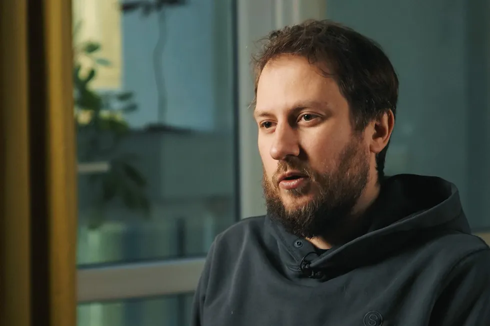 Росфинмониторинг включил «ОВД‑Инфо» в перечень «экстремистских» структур. Руководство проекта говорит, что не прекратит помощь людям, обещает действовать по заранее разработанному плану и просит пока воздержаться от донатов из России.