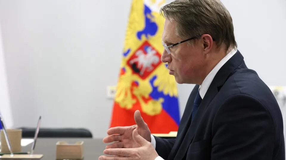 Минздрав сообщил, что большинство ординаторов в этом году заключат целевые договоры и будут готовиться к работе в конкретных медучреждениях. С 2020 года приём в медобразование заметно вырос; также введена обязательная отработка для выпускников.
