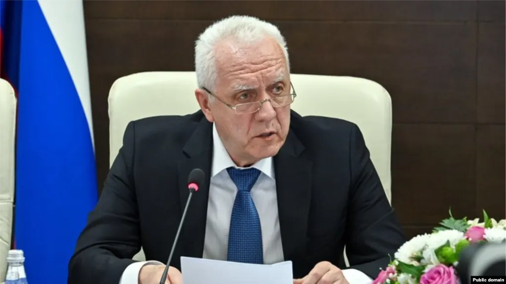Евросоюз добавил в обновлённый санкционный список более 80 лиц и организаций, в том числе генпрокурора Александра Гуцана, митрополита Симферопольского и Крымского Тихона, экс-омбудсмена Павла Астахова и Президентский фонд культурных инициатив.