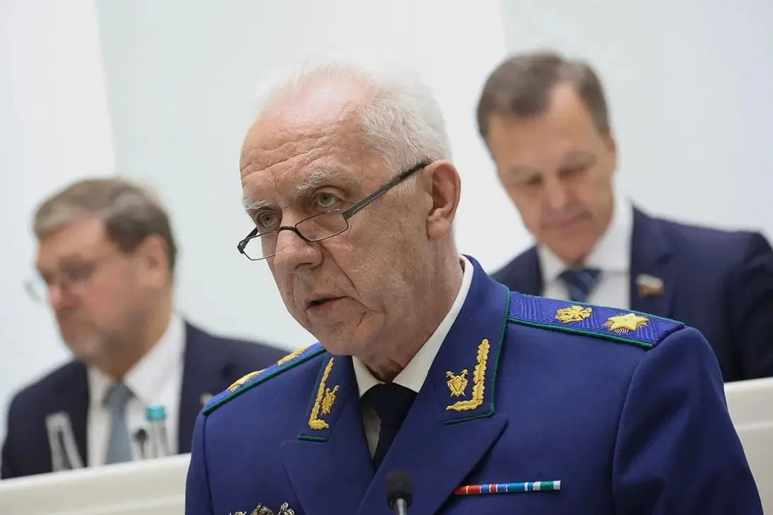Совет ЕС включил в санкционный перечень 15 человек и компанию NtechLab, обвиняя их в причастности к преследованию и отравлению Алексея Навального. Меры предусматривают заморозку активов в ЕС и запрет на экономические операции.