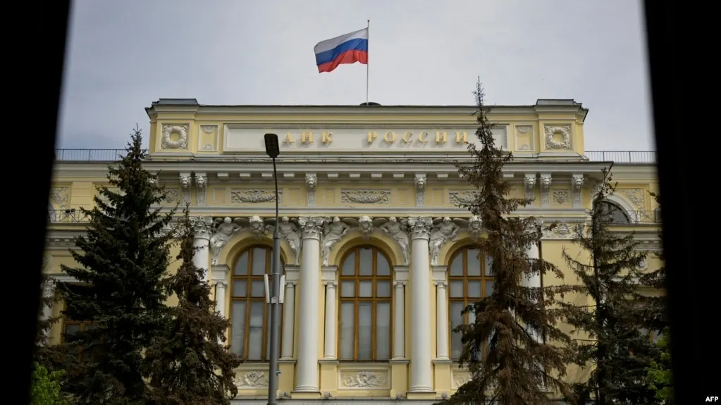 ЦБ включил Bitcoin, Ethereum и Tether USDT в перечень доступных для торговли криптоактивов; Путин подписал закон о цифровых валютах, который вступит в силу в 2026 году.