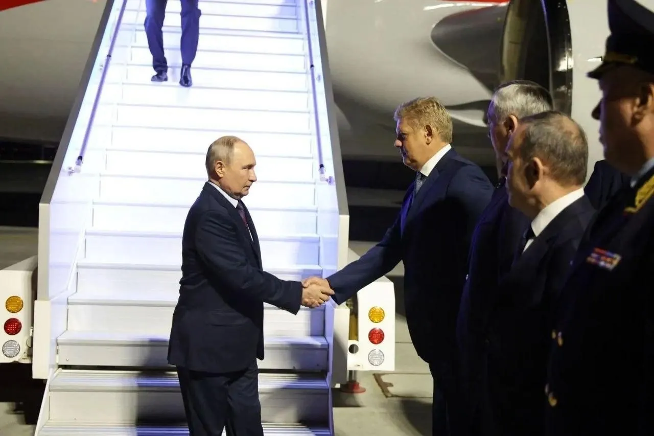 Президент принял участие в церемонии открытия научного центра и обсудил перспективы региона в области науки.