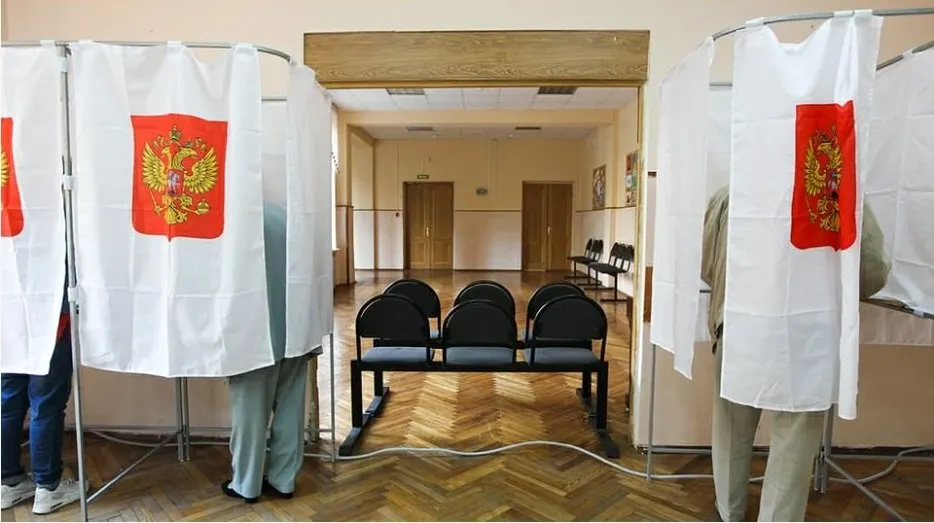 Общественная палата предложила руководство для партийных наблюдателей, которое регламентирует их поведение и взаимодействие с избиркомами; некоторые политики сомневаются в эффективности документа.