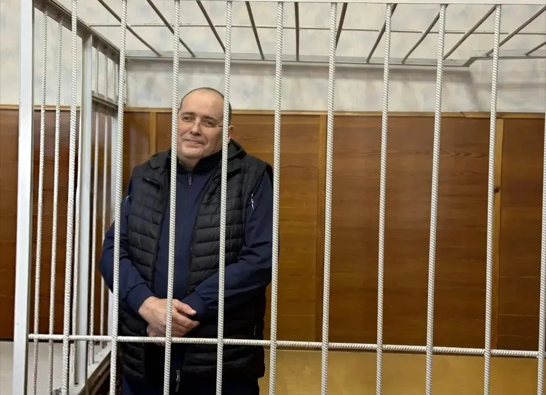 Андрея Кислицына признали виновным в получении взятки в особо крупном размере; суд вынес 9 лет колонии строгого режима с штрафом 8 млн 820 тыс. рублей; общий срок после учета первого приговора составит 14 лет и штраф почти 17 млн рублей; общая сумма взяток — 4 млн 410 тыс. рублей, из которых он получил не менее 2,7 млн.