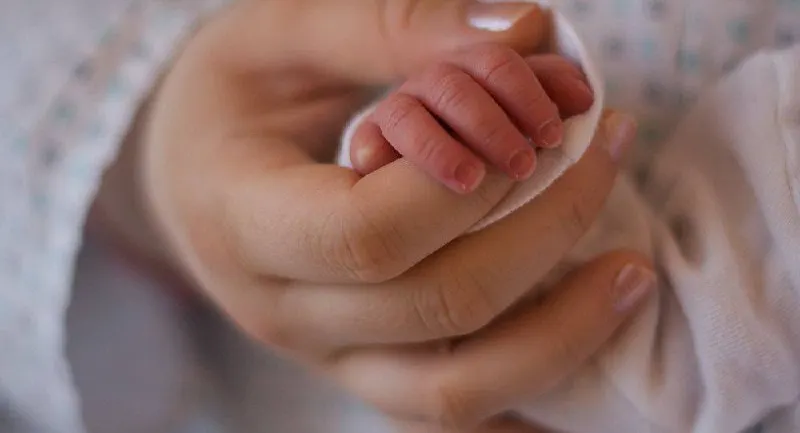 Скорая помощь приняла роды прямо на месте в Барнауле после вызова женщины из сельской местности.