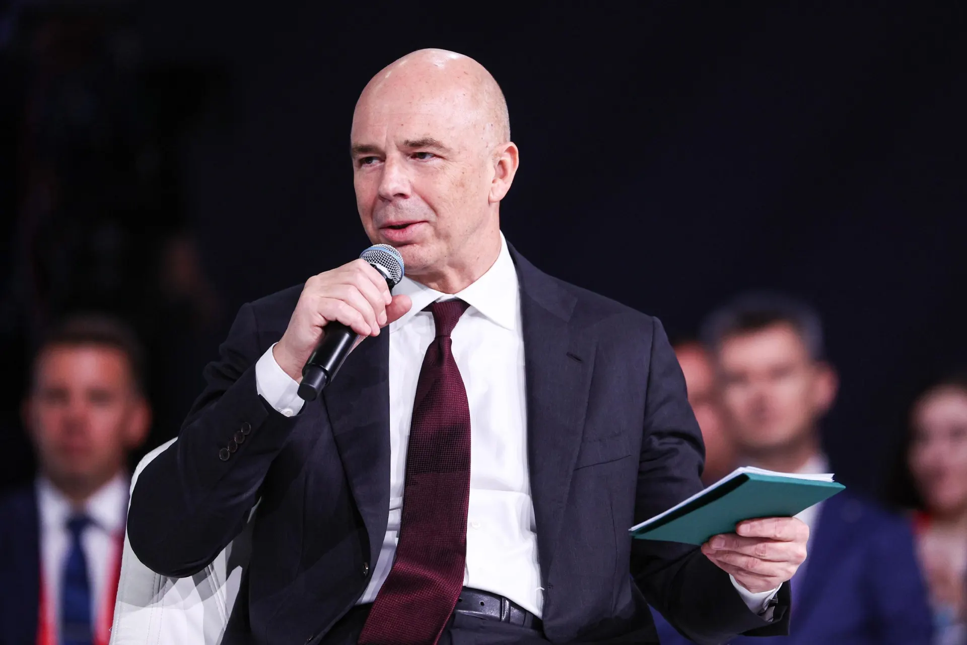 Минфин опубликовал ключевые параметры бюджета и сигнал о том, что снижение ставки может остановиться до весны.