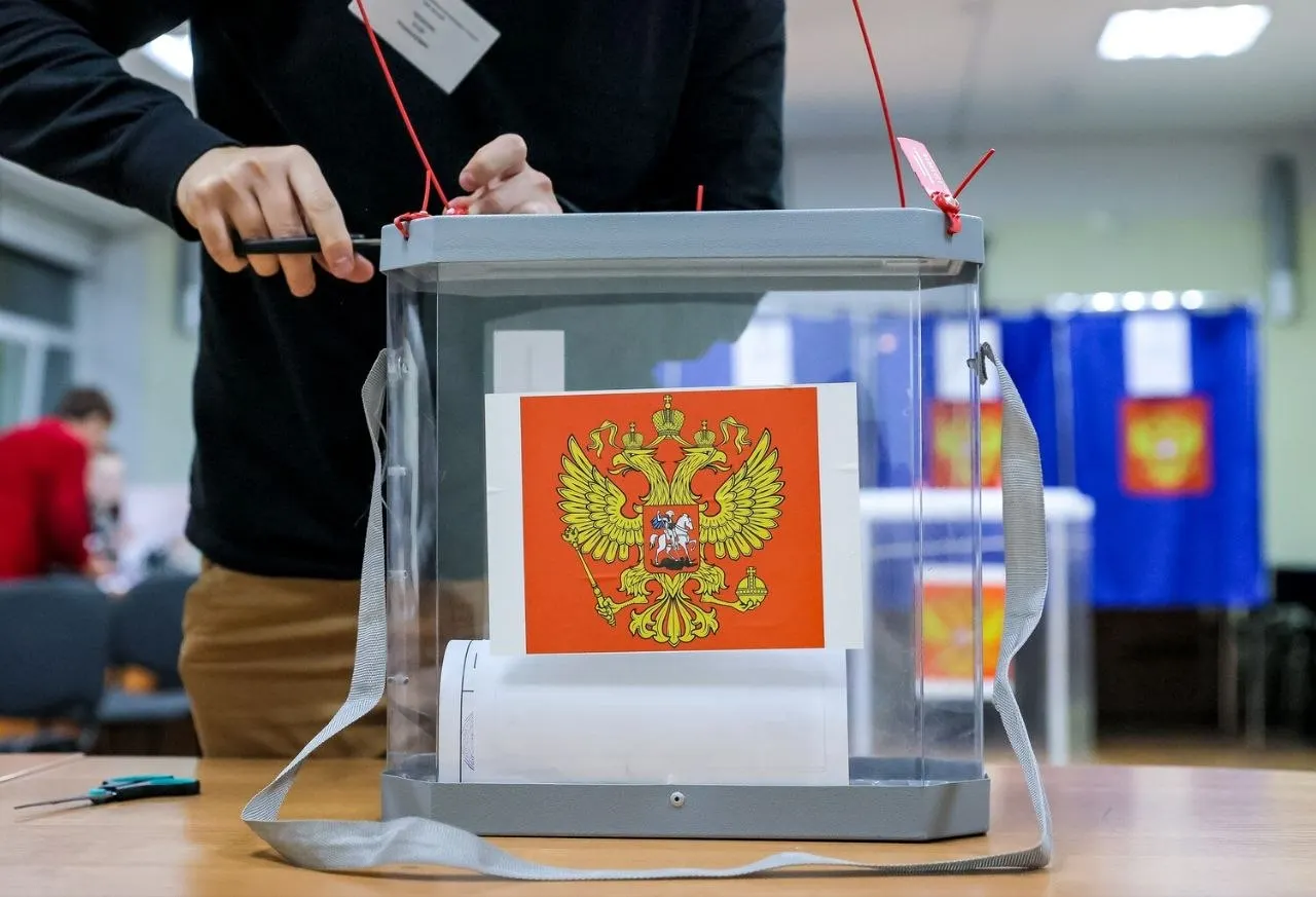 По данным опросов, Единая Россия набирает 53,5%, КПРФ — 14,5%, ЛДПР — 10,1%, «Новые люди» — 8,4%, «Справедливая Россия» — 6,0%, Партия пенсионеров — 2,8%, недействительные бюллетени — 1,5%; 37% опрошенных воздержались.