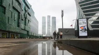 Большинство российских работодателей заморозили расширение штата до конца года из‑за охлаждения спроса, переходя от массового найма к точечной кадровой политике и широко используя частичную занятость.