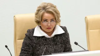 Спикер Совфеда Валентина Матвиенко назвала «обезлюдивание территорий» стратегической угрозой и призвала россиян переезжать из мегаполисов в просторные дома по всей стране, заводить большие семьи и участвовать в акции «сажаем цветы» на фоне рекордного падения рождаемости.