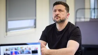 Президент Украины Владимир Зеленский считает, что усиление блокировок в российском сегменте интернета и ограничения мессенджеров связаны с подготовкой к всеобщей мобилизации и возможному новому наступлению на Украину, а также с проверкой реакции НАТО через потенциальную операцию против стран Балтии.