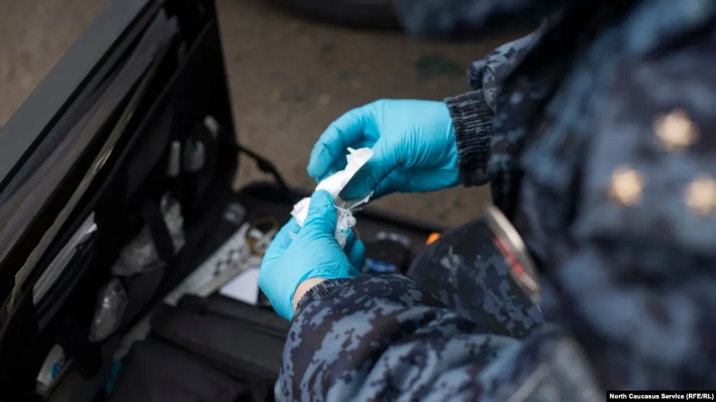 Кабинет министров согласен одобрить подготовленные Верховным судом поправки о смягчении наказания за незаконный оборот наркотиков, если из проекта исключат снижение максимальных сроков за хранение в крупном и особо крупном размере.