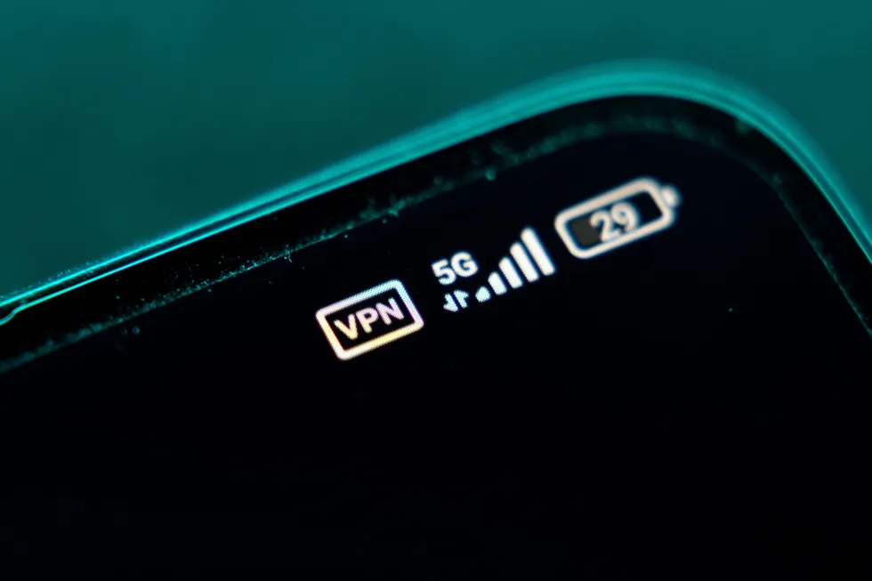 Ассоциация разработчиков программных продуктов «Отечественный софт» направила руководству страны письмо с предложением публично признать нынешнюю политику блокировок в интернете неудачной, ослабить ограничения и создать совместный с ИТ‑сообществом орган для выработки новой, более взвешенной цифровой политики.