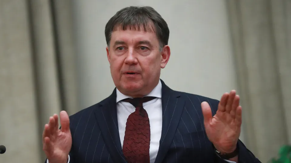 Мосгорсуд оставил в силе решение о национализации имущества бывшего председателя Совета судей России Виктора Момотова, включая более 100 объектов недвижимости и сеть отелей Marton, которые, по данным Генпрокуратуры, были связаны с криминалитетом и нелегальным бизнесом.