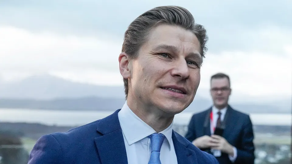 Правительство Финляндии внесло в парламент законопроект, снимающий запрет на ввоз, транспортировку, поставку и хранение ядерного оружия в стране в целях национальной и коллективной обороны альянса, при сохранении уголовной ответственности за разработку и производство ядерных устройств.