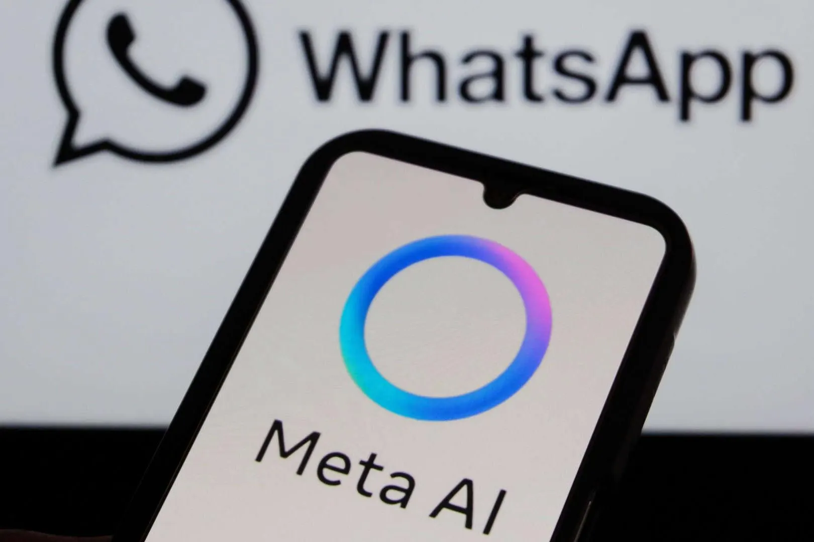 Еврокомиссия считает, что введение платы за подключение сторонних ИИ-ассистентов к WhatsApp по эффекту равносильно их блокировке. Регулятор намерен добиваться от Meta отмены этого решения и восстановления доступа для конкурентов.