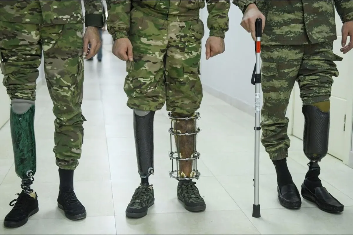 Минтруд предлагает обязать работодателей соблюдать квоты на трудоустройство инвалидов, включая ветеранов боевых действий, не только в филиалах и представительствах, но и в каждом магазине, офисе и цехе, не предусматривая при этом компенсаций бизнесу за создание специальных рабочих мест.