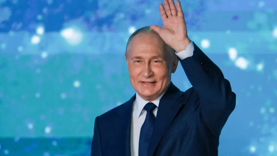 Президент РФ заявил, что при ограничениях мобильного интернета должны продолжать работать портал госуслуг, платёжные системы и сервисы записи к врачу, а граждан необходимо заранее информировать об отключениях.