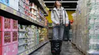 Глава военной разведки Швеции Томас Нильссон утверждает, что российские власти систематически приукрашивают экономические показатели: реальная инфляция, по его оценке, близка к 15%, а дефицит бюджета и военные расходы значительно выше официальных данных.