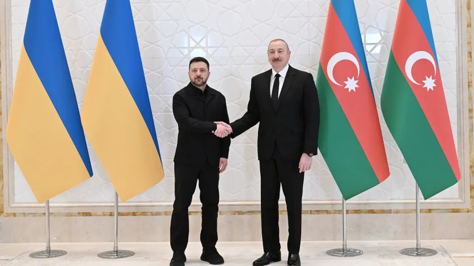 Ильхам Алиев после встречи с Владимиром Зеленским в Габале заявил о поддержке территориальной целостности Украины и анонсировал расширение военно‑технического и экономического сотрудничества, а также обсуждение возможных трехсторонних мирных переговоров.