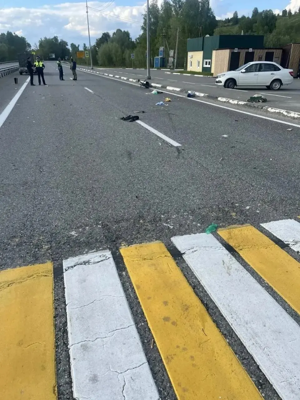 18 мая возле стелы на въезде в Республику Алтай автомобиль Lada Largus сбил Климентия Калужских. Мужчине диагностировали множественные переломы, он госпитализирован; по факту происшествия проводится проверка. Пострадавший — путешественник из Магадана, который ранее выступал на улицах Барнаула.
