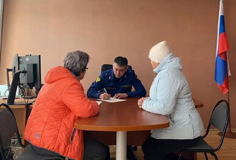 Прокурор Мурманска Сергей Паволин, занимающий пост с 2021 года, направлен на аналогичную должность в Иркутскую область; в Иркутске ожидают, что он займётся приведением в порядок сферы ЖКХ.