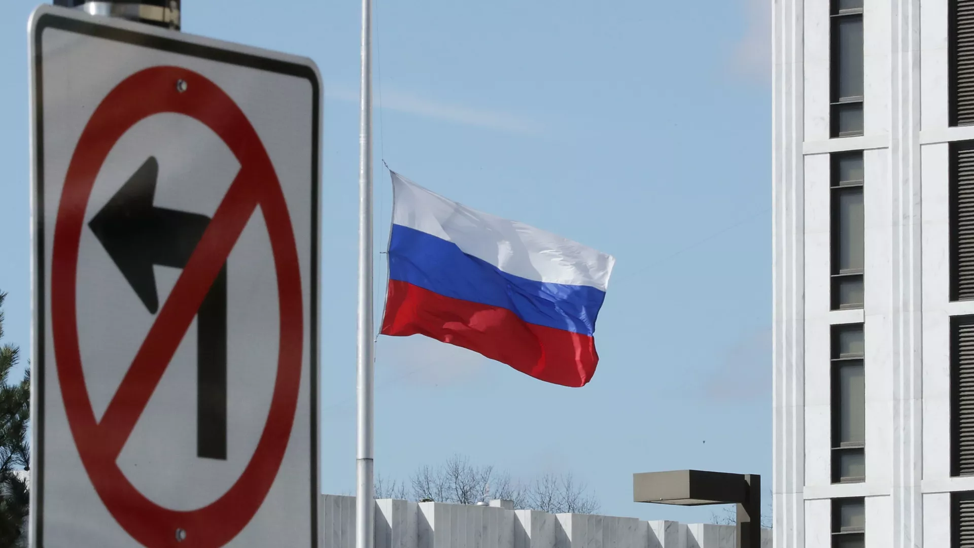 В обновлённый британский санкционный список вошли 63 физических и 22 юридических лица: руководители молодёжных организаций, сотрудники Агентства социального проектирования и ряд связанных с администрацией структур.
