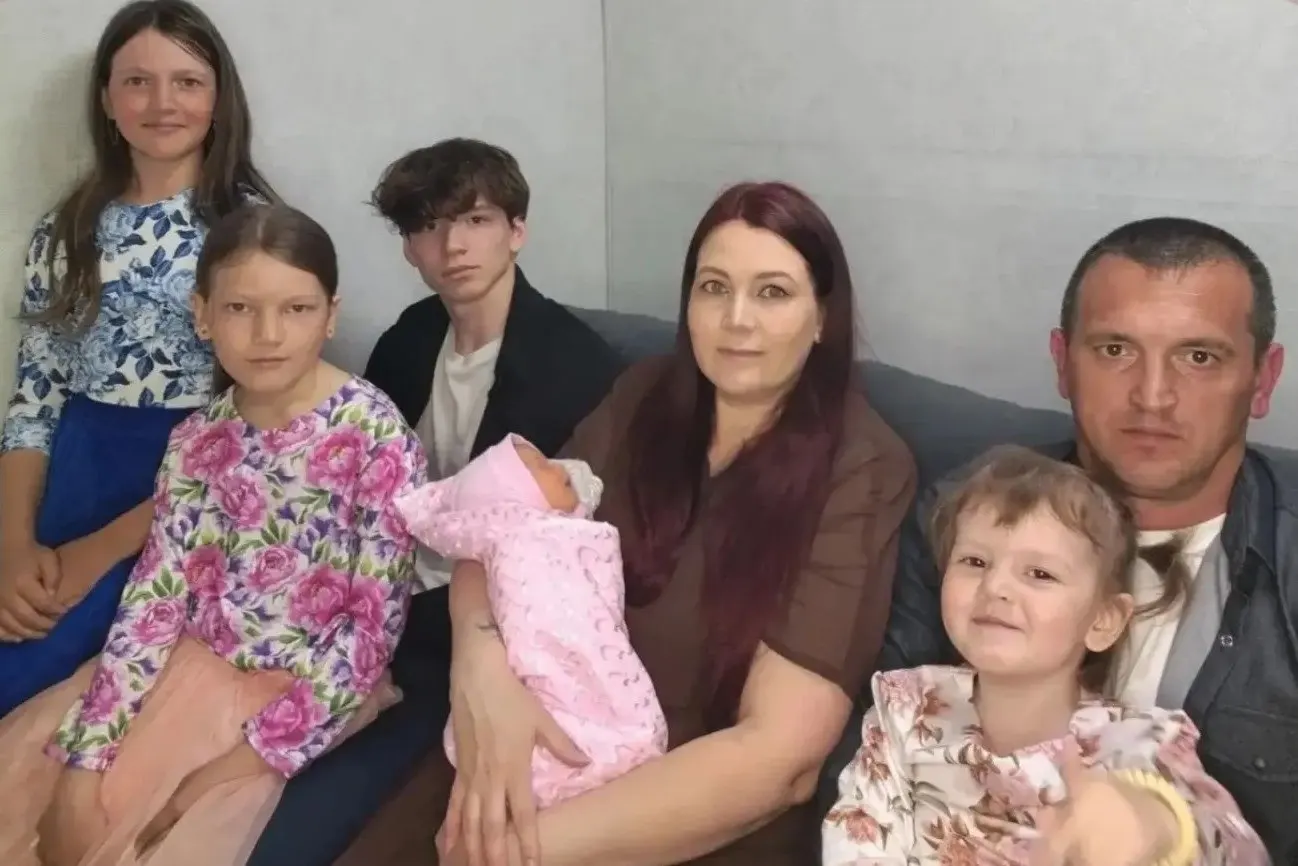 Девочка по имени Кира стала 500-й записью о рождении в отделе ЗАГС №3 Барнаула; она — пятый ребёнок в семье Пергаевых.