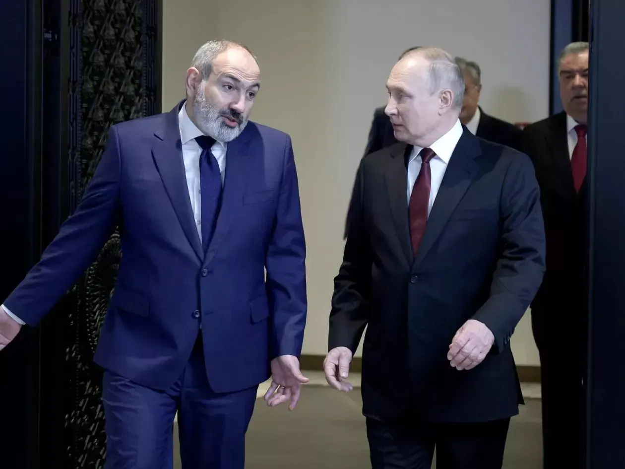 Премьер-министр Никол Пашинян заявил, что Ереван не будет вступать в антироссийские санкции Евросоюза, но и не станет помогать их обходить; европейские эксперты якобы подтвердили отсутствие такого содействия.