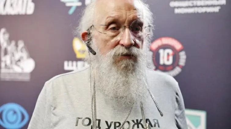 Несколько известных депутатов либо не выдвигаются, либо рискуют не пройти праймериз — эксперты связывают это с резонансными инициативами. Партии продлевают сроки, конкуренция растёт.