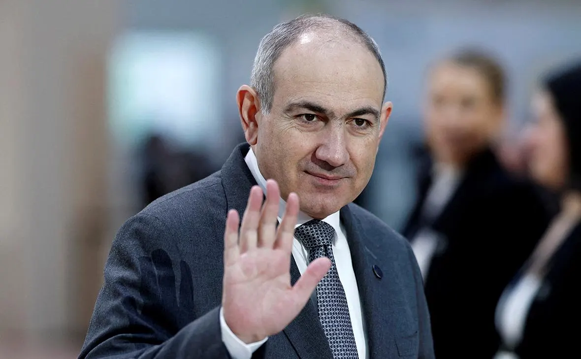 Премьер-министр Армении заявил, что страна останется в составе ЕАЭС до тех пор, пока это возможно, и не намерена вступать в полемику о выборе между ЕС и ЕАЭС.
