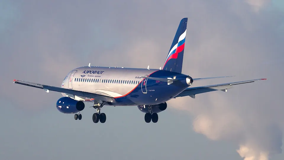 Минпромторг рассматривает удвоение допустимого налета и продление ресурса SSJ100 на фоне срывов планов по обновлению гражданского авиапарка: большинство предусмотренных поставок не выполнено, а сертификация отечественных двигателей задерживается.