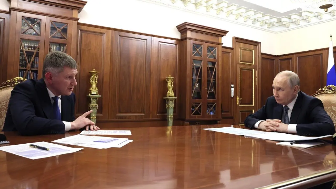 Министр экономического развития Максим Решетников заявил президенту, что по темпам роста российская экономика обошла американскую в 2025 году, при этом по ВВП на душу населения страны по-прежнему существенно уступают ряду государств по данным МВФ.