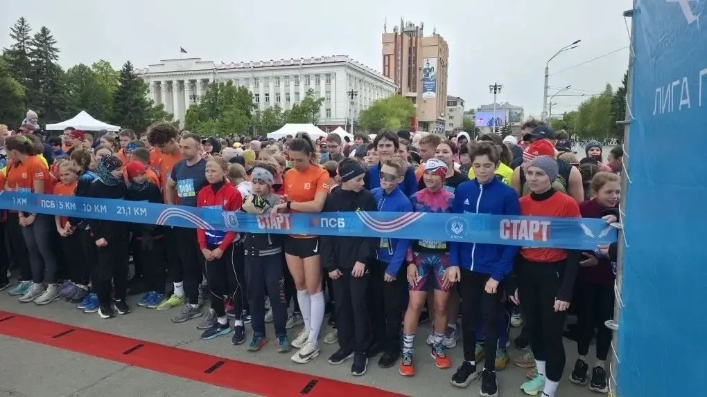 В Барнауле состоялся Всероссийский полумарафон «ЗаБег.РФ». Трасса прошла по центру города, старт и финиш — на площади Советов; по всей стране в забеге приняли участие более 235 тысяч человек.