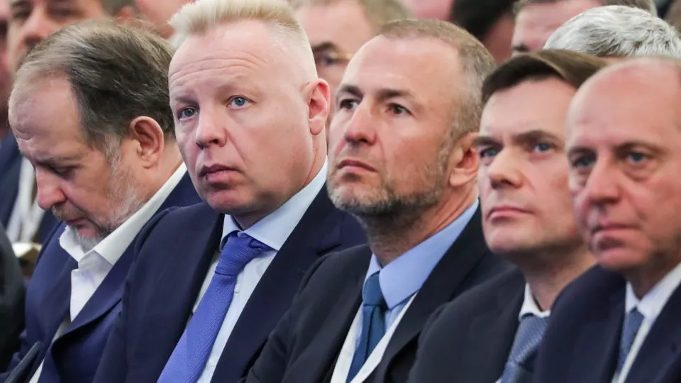 Российский союз промышленников и предпринимателей предложил не публиковать в интернете судебные акты и сведения об участниках дел по искам компаний о возмещении ущерба от санкций. Инициативу поддержал Минюст, её прорабатывают в администрации президента, а Минэкономразвития выступает против. РСПП также просит не учитывать «взысканные» через суд суммы при расчёте налога на прибыль.