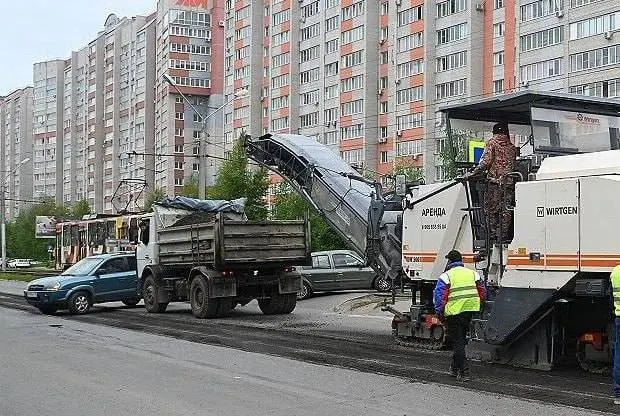 В Барнауле начались работы по ремонту участка улицы Попова между Павловским трактом и улицей Георгия Исакова. Протяжённость — 4,83 км, бюджет — 112,3 млн рублей; завершить планируют в сентябре.