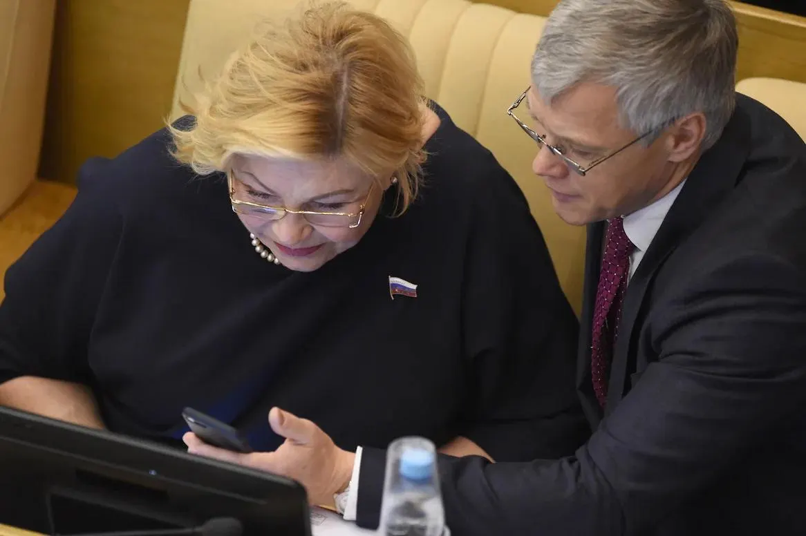 Валерий Гартунг и Елена Драпеко были единственными депутатами, проголосовавшими против обращения к иностранным парламентам по инциденту в Старобельске; спикер призвал проверить голосование и назвал это техническим сбоем.