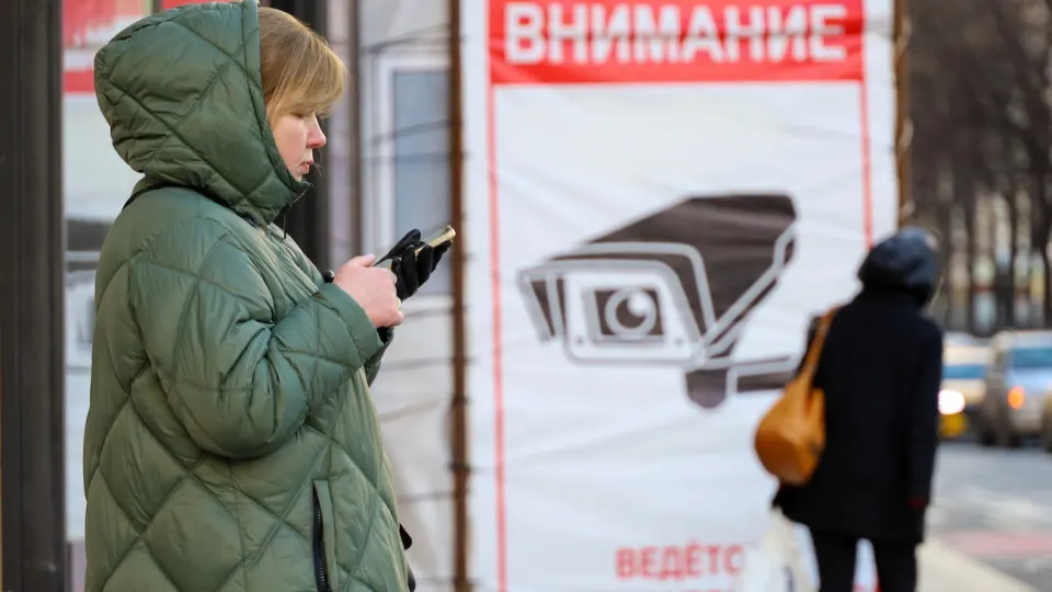 В одном из внедряемых государством мессенджеров сообщения со ссылками на ключи для VPN удаляются без согласия отправителей; повторная отправка приводит к принудительному выходу из аккаунта, показали видеозаписи.
