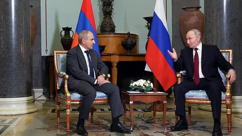 1 июня по телефону российский лидер поздравил Пашиняна с днём рождения и обсудил результаты заседания Высшего евразийского экономического совета, прошедшего 29 мая в Астане.