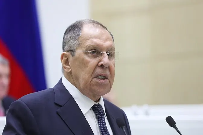 Глава МИД России заявил, что Еревану придётся выбирать между Евразийским экономическим союзом и Европейским союзом, и что этот выбор нужно разрешить оперативно из‑за несовместимости правил.