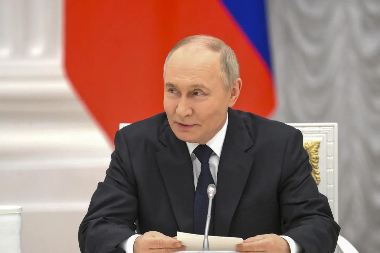 В ходе общения с журналистами президент ответил на заявление министра иностранных дел Литвы о якобы возможном уничтожении российских баз ПВО в Калининградской области, подчеркнув, что у России есть средства для защиты и отражения такой угрозы.