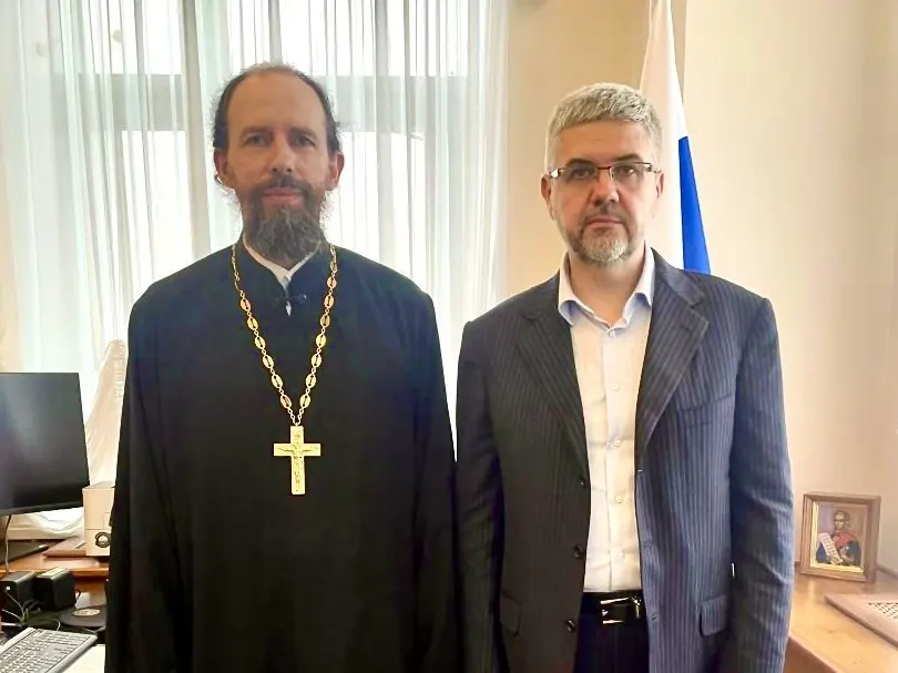 Вадим Баланин на Петербургском международном юридическом форуме заявил, что сожительство без официальной регистрации брака можно рассматривать как угрозу безопасности страны; ведомство готовит мониторинг и возможные изменения в Семейный кодекс.