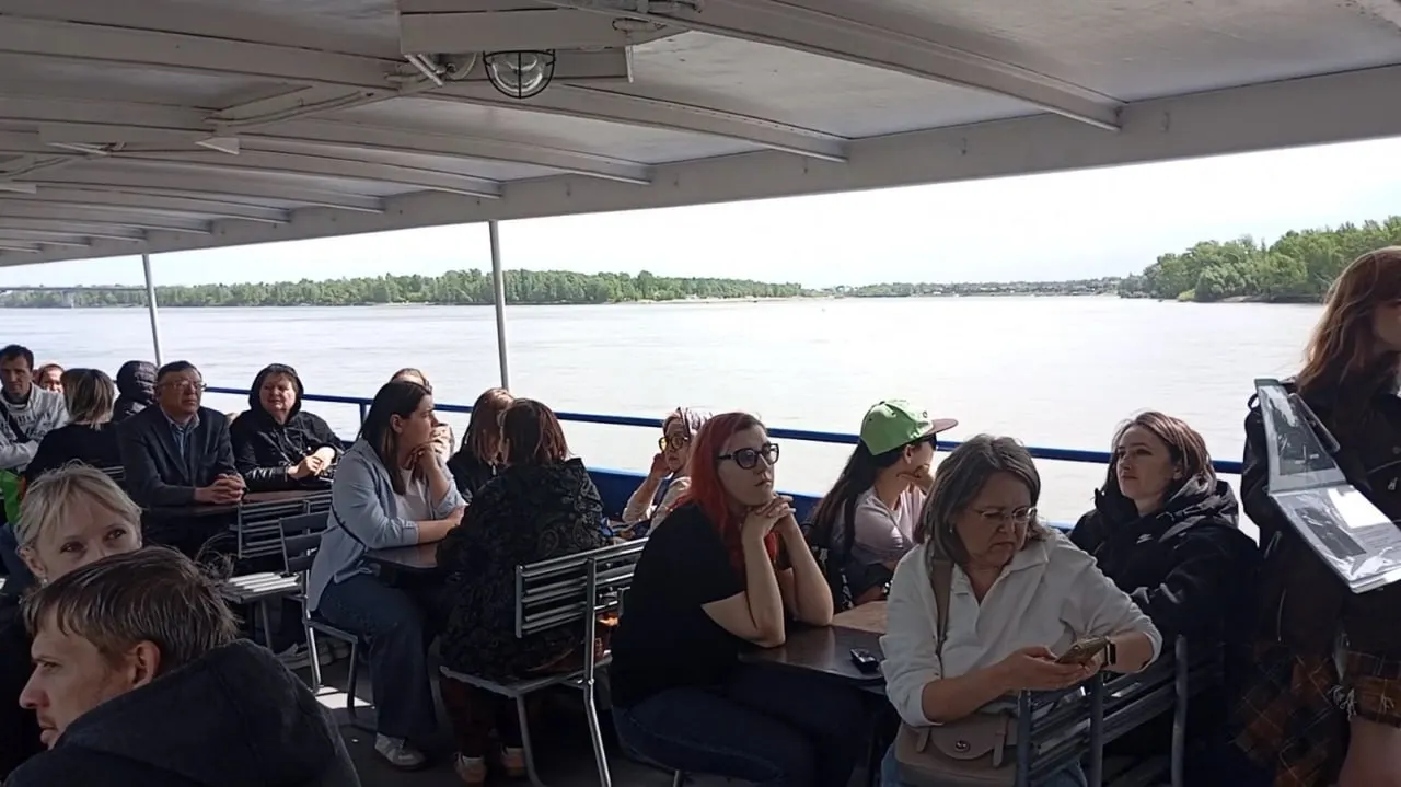 В Барнауле начался новый сезон теплоходных прогулок по Оби: экскурсии посвящены природе поймы, истории купеческого города, судоходству, мистике и патриотическим сюжетам о первых днях войны.