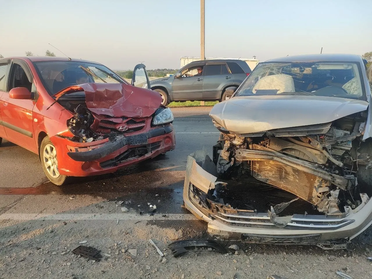 17 июня на 3 км дороги Барнаул—АНИИЗиС Hyundai Getz выехал на полосу встречного движения и столкнулся с Volkswagen Polo. 51‑летняя водитель Volkswagen доставлена в больницу с травмами.