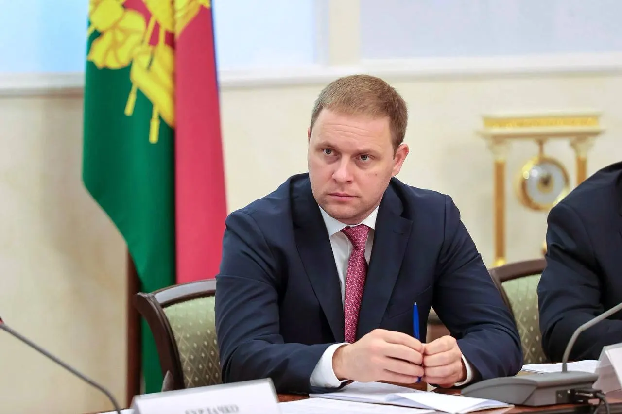 Швец, ранее пять лет возглавлявший Анапу, стал руководителем госкорпорации «Туризм РФ». Ранее он занимал руководящие должности в Краснодарском крае и курировал инвестиции, развитие малого и среднего бизнеса, цифровизацию и туризм.