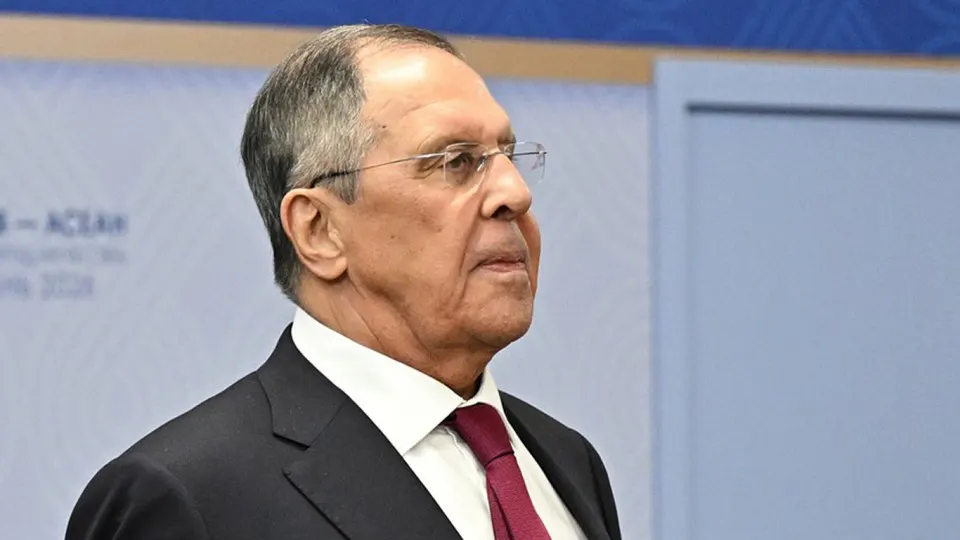 После самой масштабной с начала войны ночной атаки дронов на Москву глава МИД заявил, что российские войска будут регулярно проводить массированные удары по целям, от которых зависит боеспособность ВСУ.